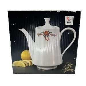VTG‎ Fairfield Fine China Coffee Tea Pot Christmas Poinsettia & Ribbon Gold Trim